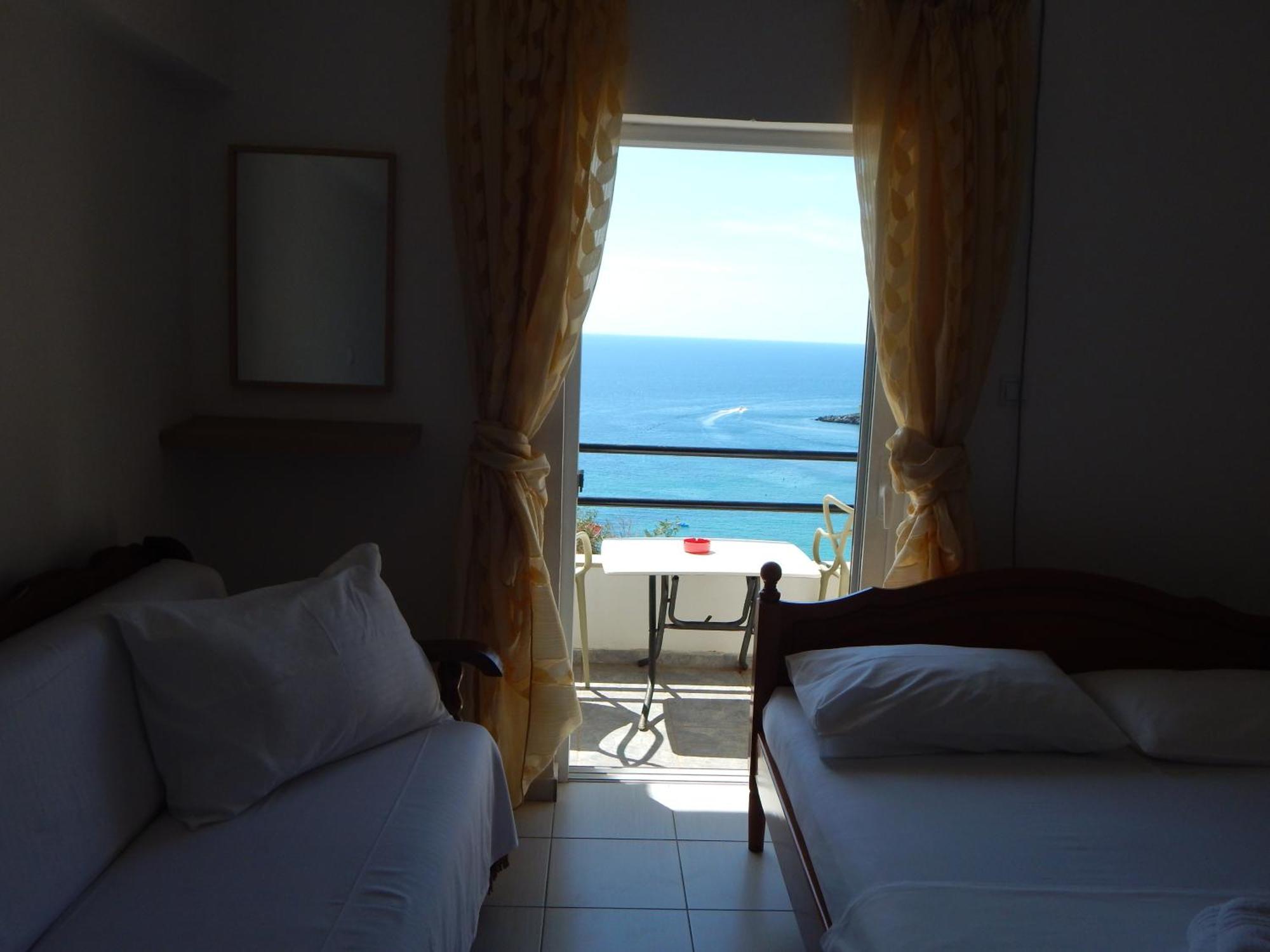 Bel Air Rooms Himare Room photo
